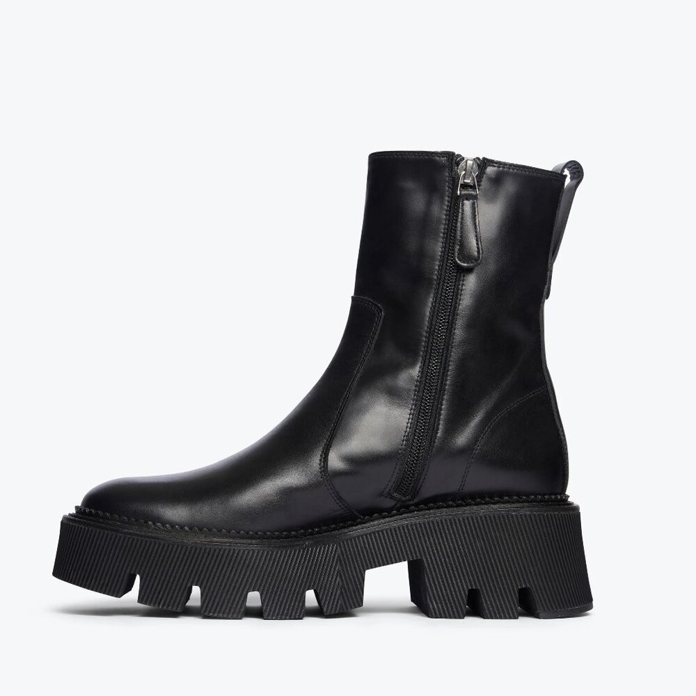 FREDA SALVADOR Daria Lug Sole Black Chelsea Boot Size 8